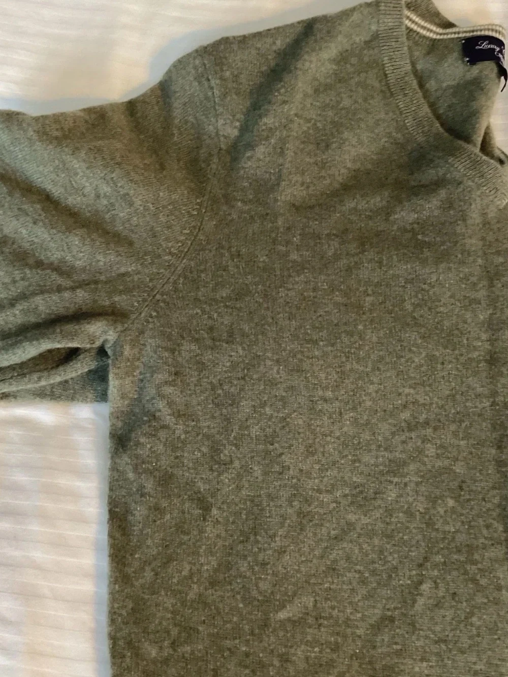 Men’s Luxury Cashmere Cremieux VNeck Sweater L